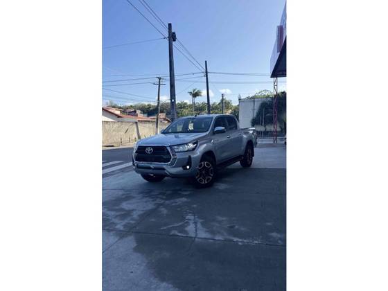 TOYOTA HILUX 2.8 D-4D TURBO DIESEL CD SRV 4X4 AUTOMÁTICO